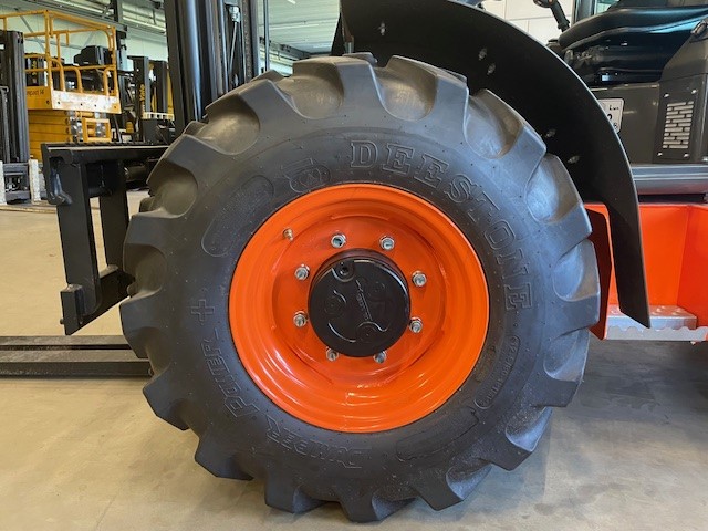 Ausa C251HX4 | Heftruck - Banden voor nr 1725 - 45422-1725