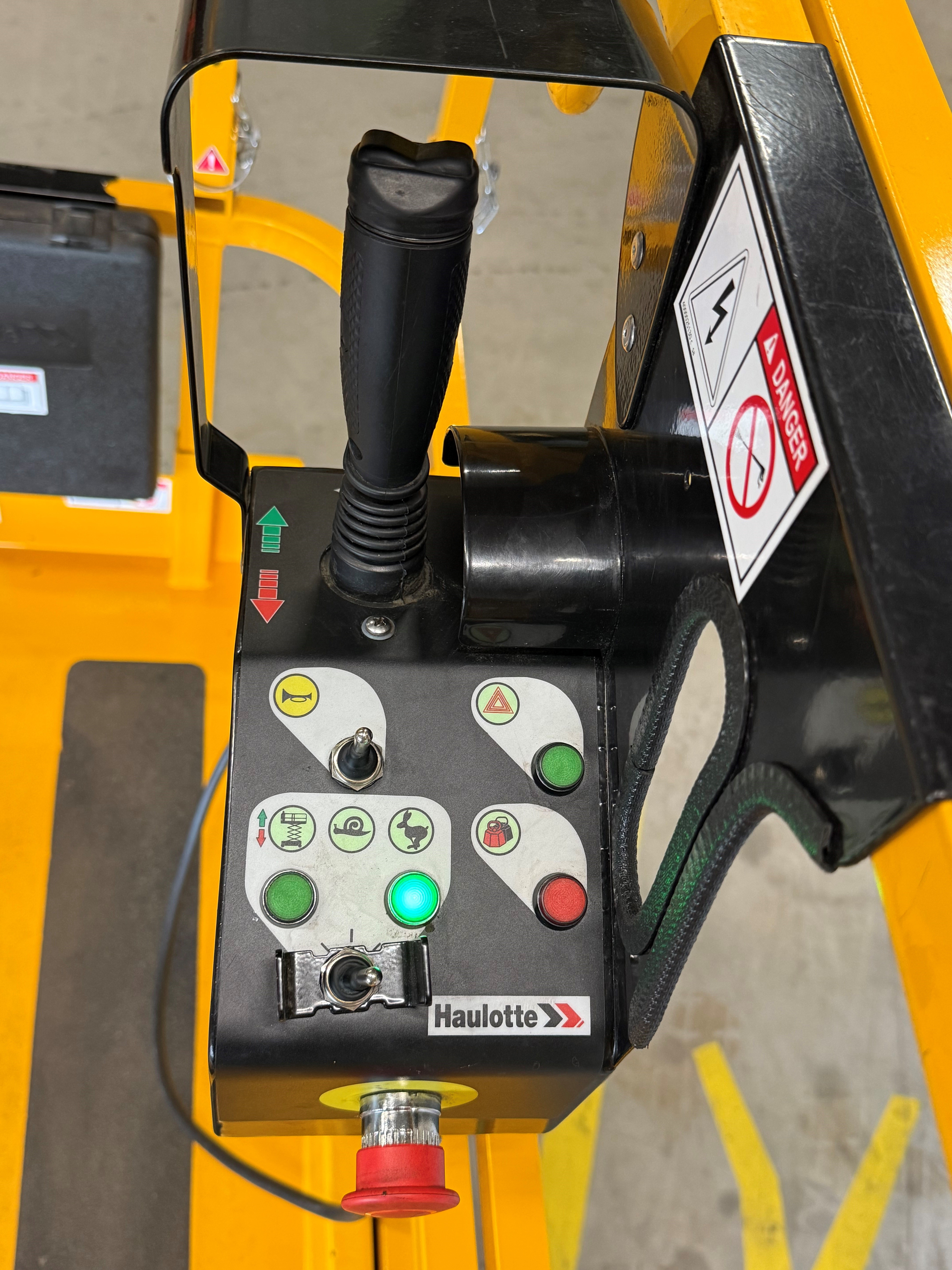 Haulotte Compact 10N | Hoogwerker - Bediening nr 1840 - 100185-1840
