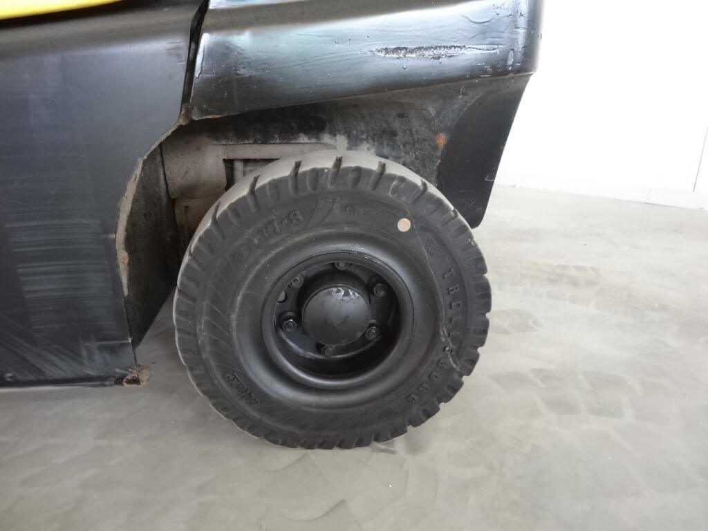 Hyster J3.5XN | Heftruck - Hyster j35xn achterband nr 703 - 1001119-703