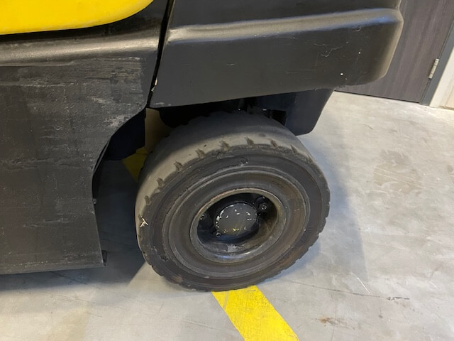 Hyster J3.5XN | Heftruck - Hyster j35xn banden achter nr 1230 1231 1 - 100362-1231