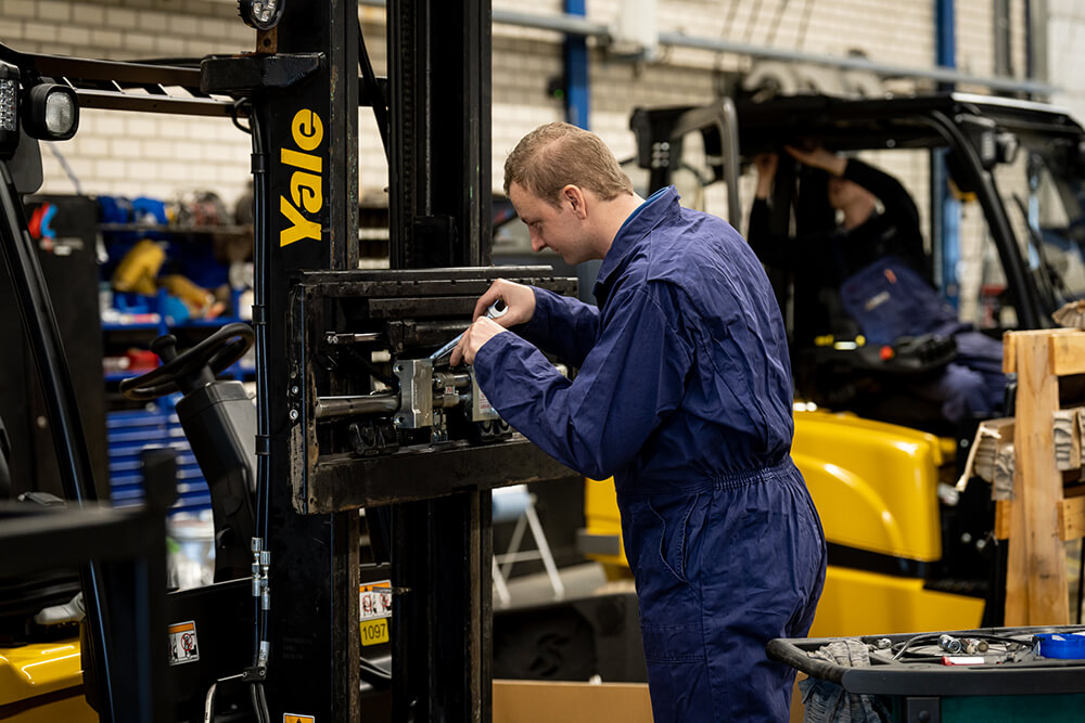 monteur-serviceabonnement-aartsheftruckservice