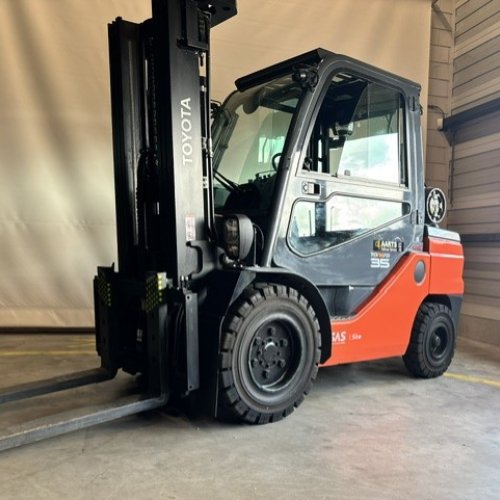 Toyota Tonero 02-8FGJF35 - Heftruck toyota 02 8fgjf35 nr 2046 - 45809-2046