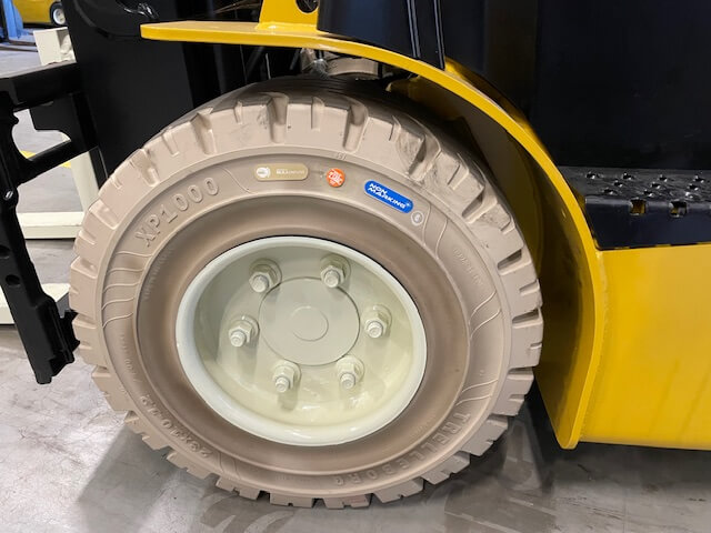 Yale ERP25VL | Heftruck - Yale erp25vl banden voor nr 1379 1409 - 100920-1379