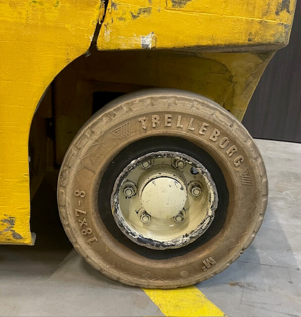 Yale ERP30VL | Heftruck - Yale erp30vl achterband nr 1453 1454 1455 1456 2 - 100923-1455