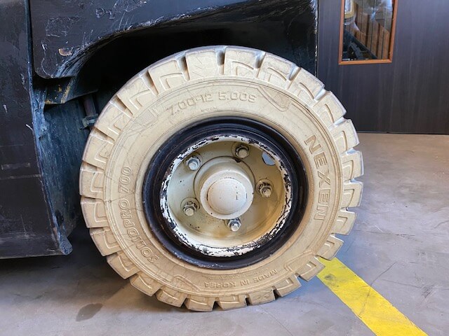 Yale ERP50VM | Heftruck - Yale erp50vm achterband nr 1198 - 1001255-1198